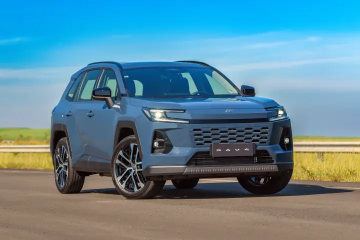 Toyota RAV4 2026: O SUV que Abandonou a Gasolina para Conquistar o Futuro