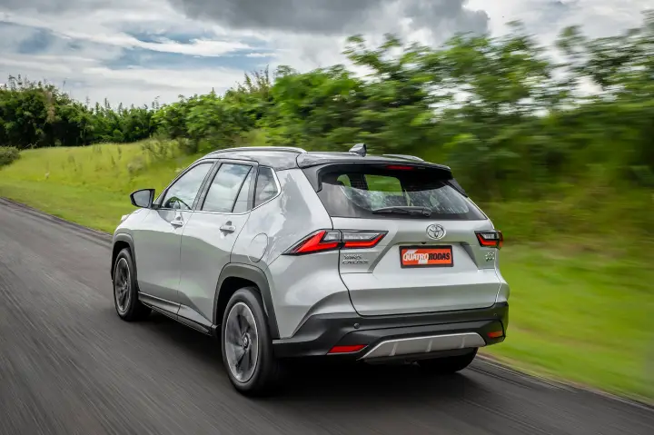 Yaris Cross: A Toyota não quer apenas um SUV, ela quer o domínio absoluto do Híbrido-Flex.